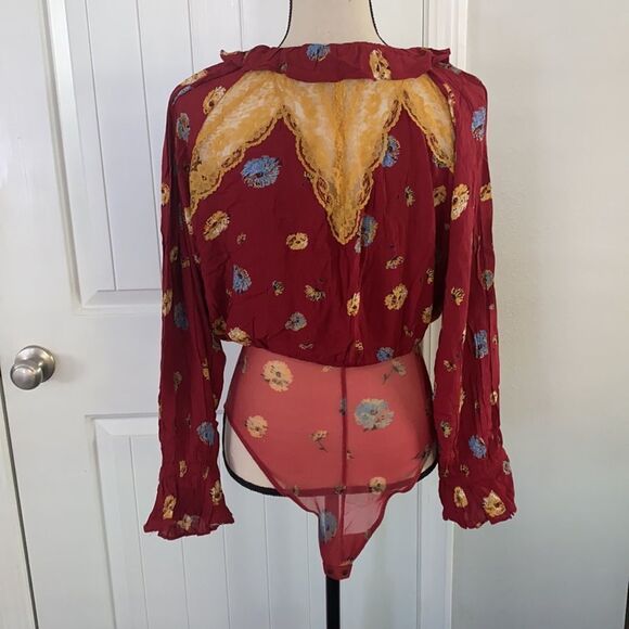 NWOT Free People Poppy Floral Printed V-Neck Bodysuit
Size XS - Picture 12 of 16